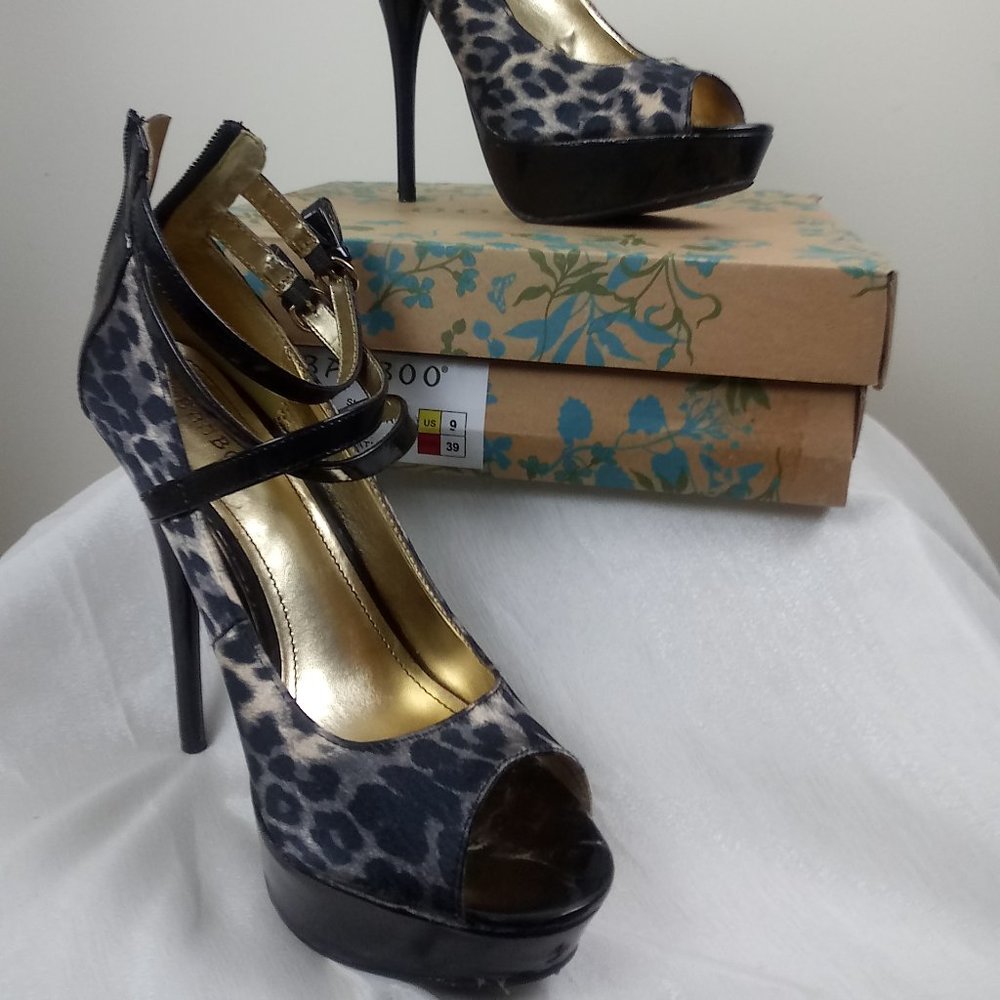 Leopard print shoe
